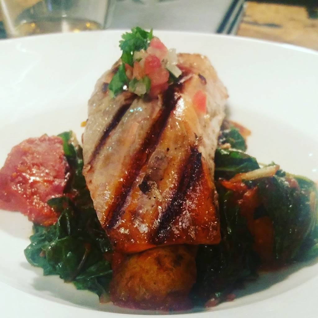 R Bar and Grill | restaurant | 2401 E Lamar Blvd, Arlington, TX 76006, USA | 8176404711 OR +1 817-640-4711