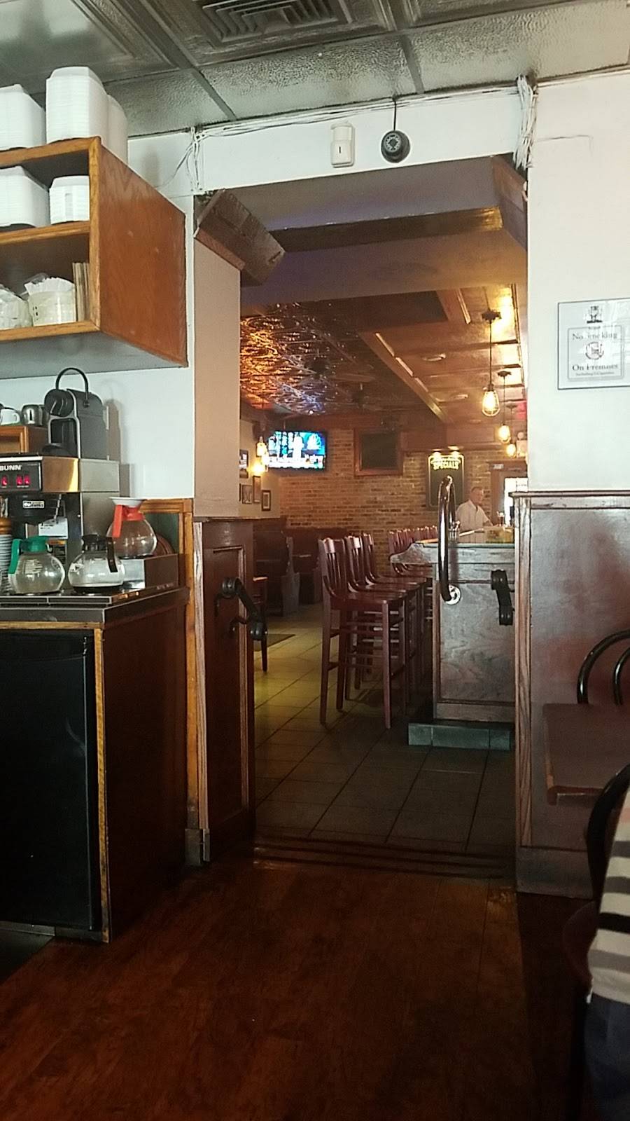 Fillmores Tavern | restaurant | 166-02 65th Ave, Fresh Meadows, NY 11365, USA | 7187622727 OR +1 718-762-2727