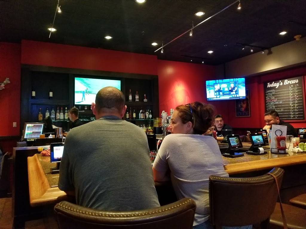 Red Robin Gourmet Burgers and Brews | restaurant | 2199 N Orange Mall, Orange, CA 92865, USA | 7149749888 OR +1 714-974-9888