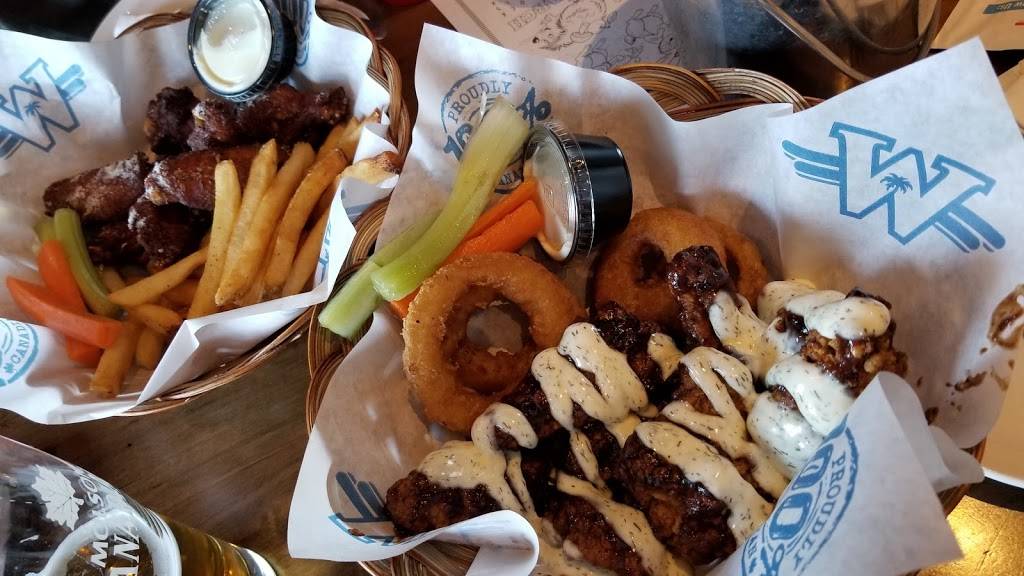 Wild Wing | restaurant | 9580 Yonge St #11, Richmond Hill, ON L4C 1V6, Canada | 9052376940 OR +1 905-237-6940