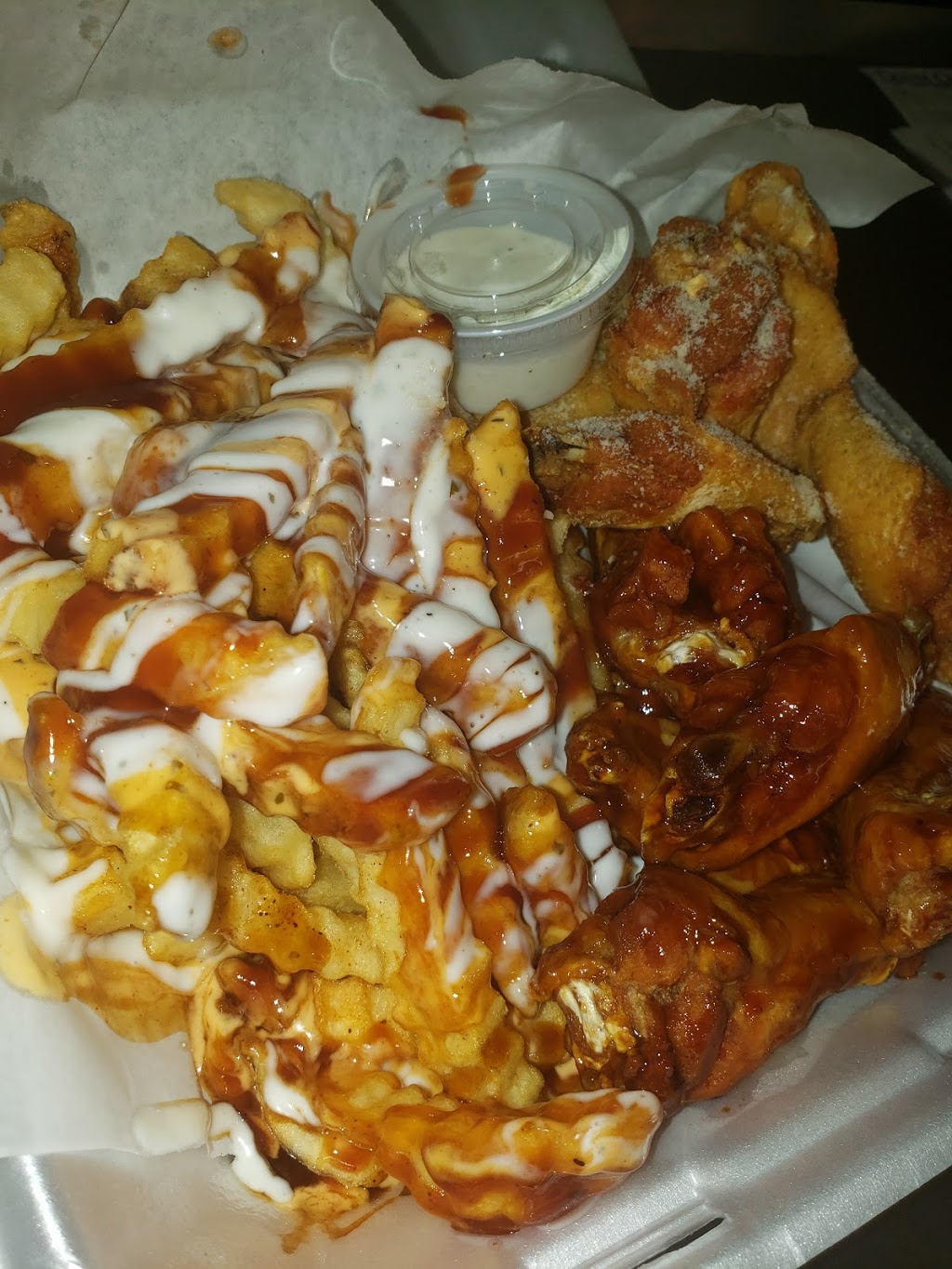 WhoMadeMeDoIt Wings & Poboys | restaurant | 323 Main St, Grambling, LA 71245, USA | 3182748300 OR +1 318-274-8300