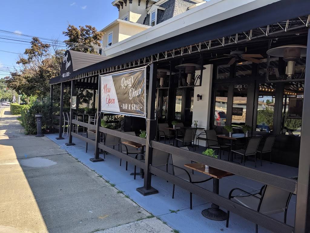 Roxy’s Diner Bar & Grill | restaurant | 25 S Regent St, Port Chester, NY 10573, USA | 9149397699 OR +1 914-939-7699