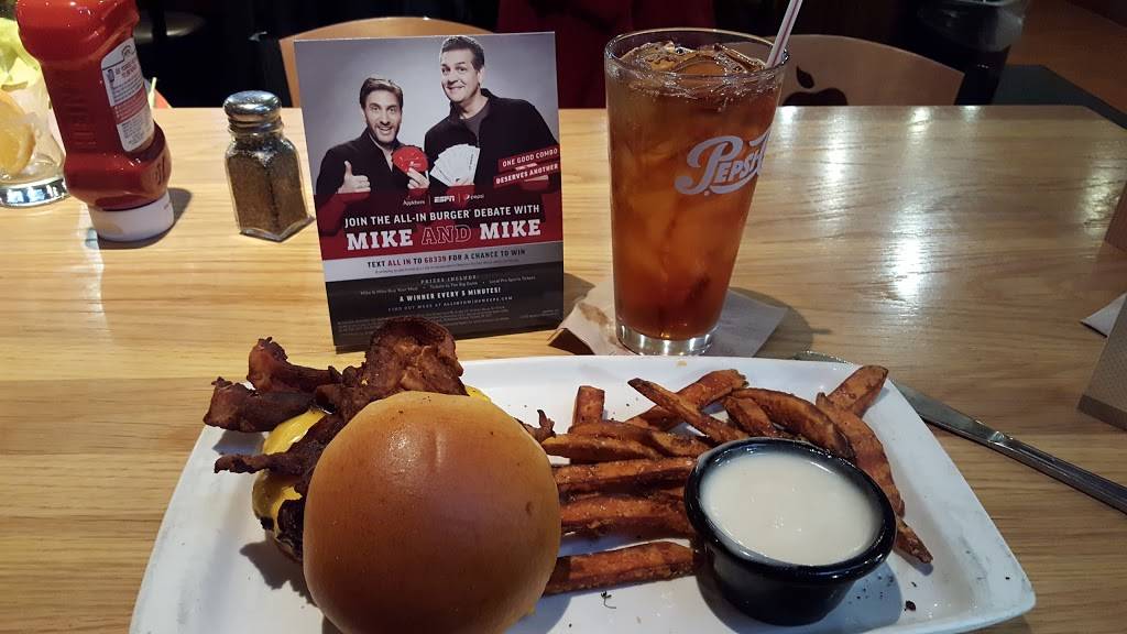 Applebees Grill + Bar | restaurant | 502 N Veterans Pkwy, Bloomington, IL 61701, USA | 3096632134 OR +1 309-663-2134