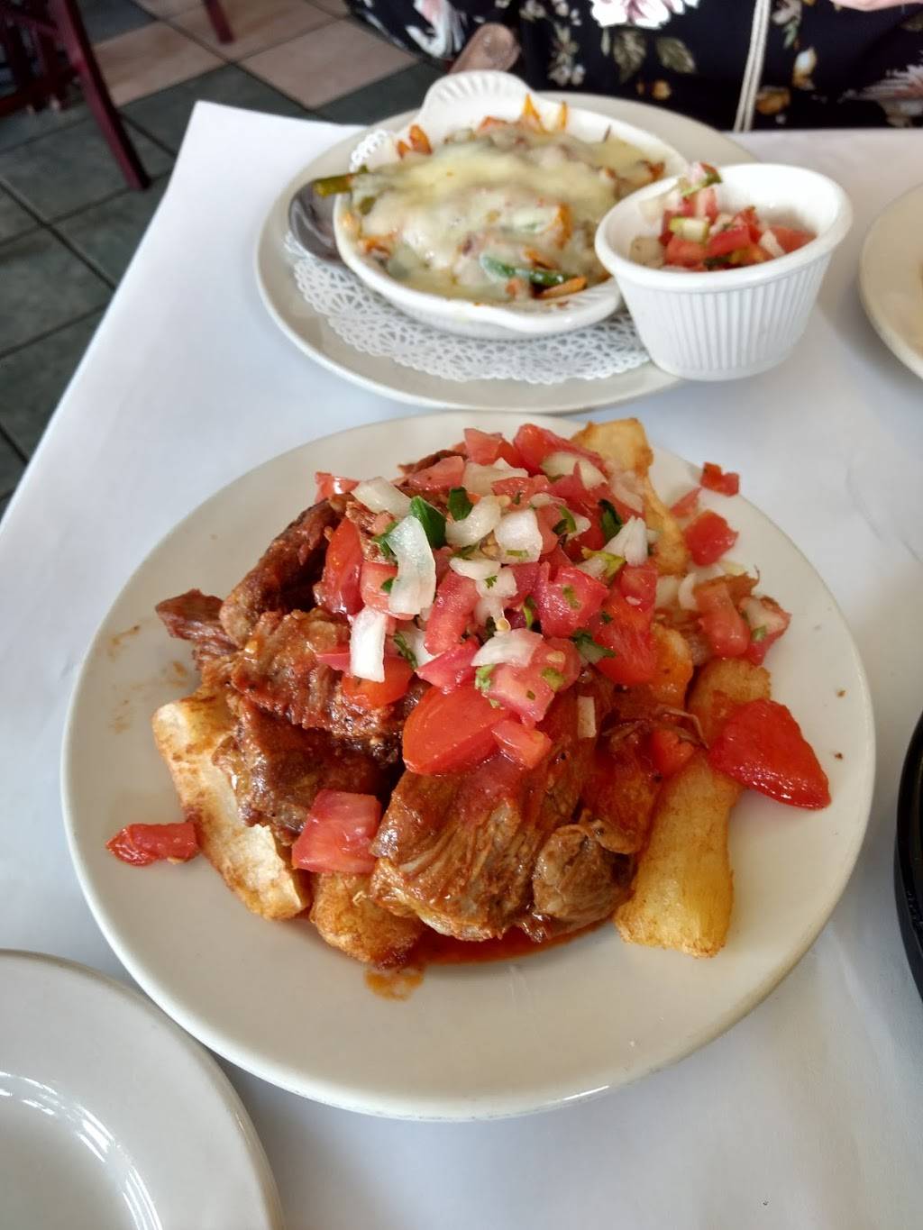 Samanthas Restaurant | restaurant | 631 University Blvd E, Silver Spring, MD 20901, USA | 3014457300 OR +1 301-445-7300