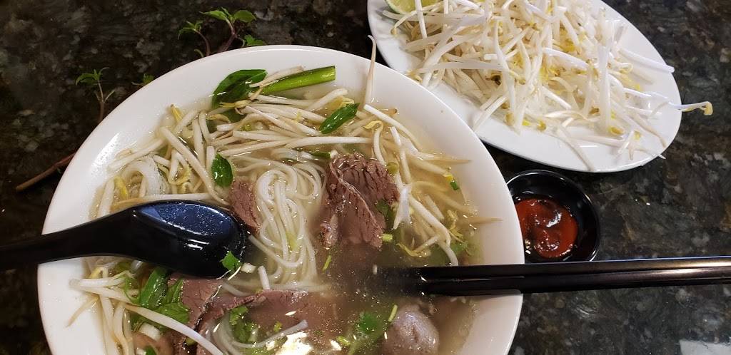 Pho Huong Trang | restaurant | 3366 Keele St, North York, ON M3M 2Y9, Canada | 4166381480 OR +1 416-638-1480