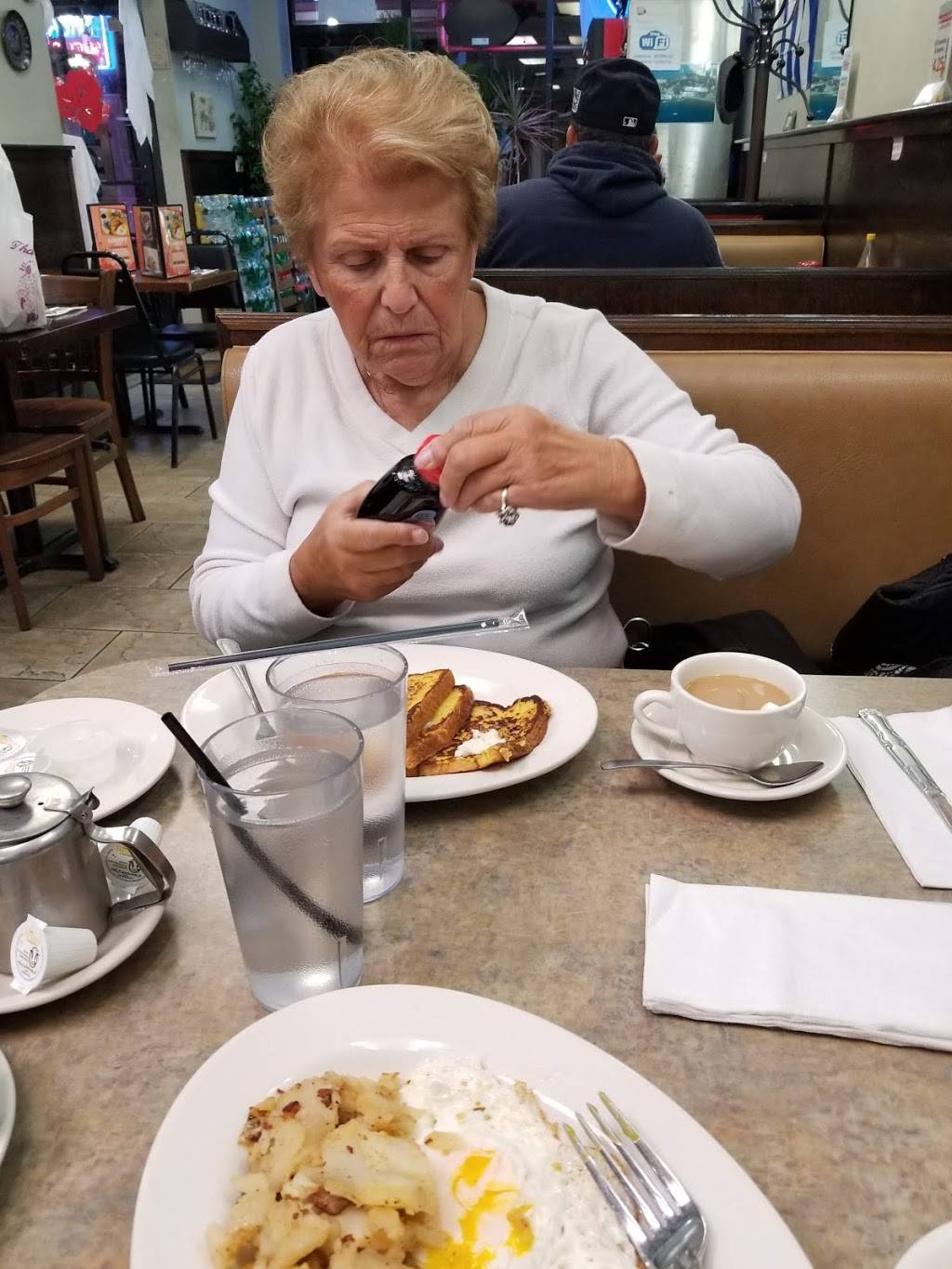 Liberty Diner | bakery | 2059 Williamsbridge Rd, Bronx, NY 10461, USA | 7188236800 OR +1 718-823-6800