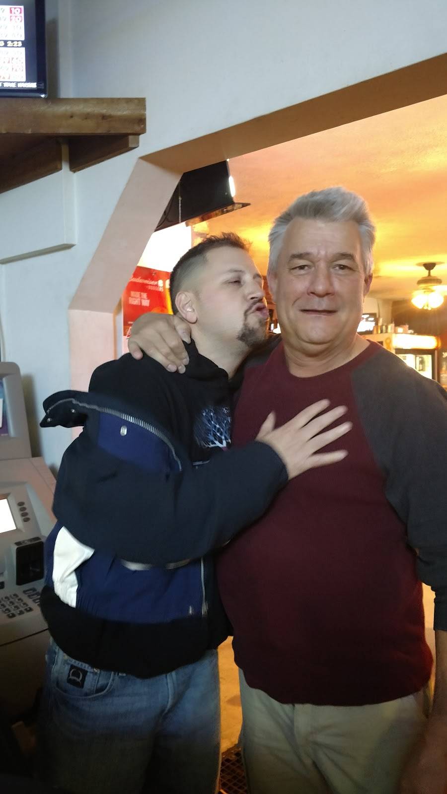 Pops Place Bar | restaurant | 3520 F St, Omaha, NE 68107, USA | 4027349089 OR +1 402-734-9089