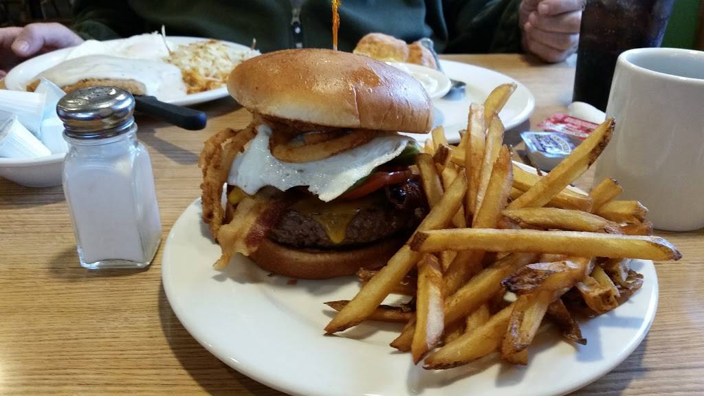 The Elm Street Eatery | restaurant | 135 W Elm St, Lebanon, MO 65536, USA | 4175882700 OR +1 417-588-2700