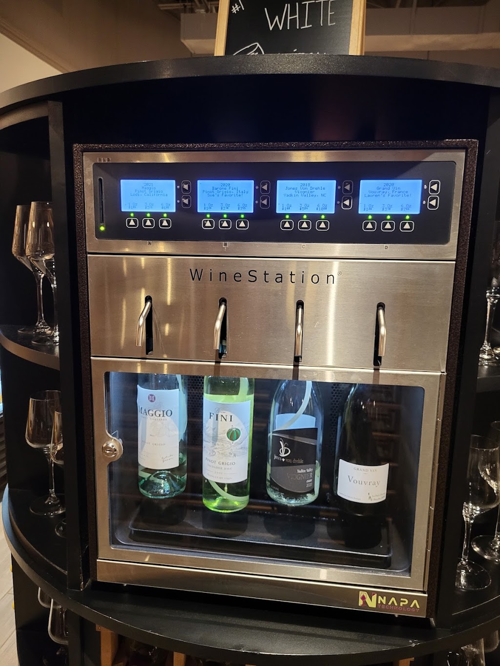 The Auto Pour | restaurant | 5033 South Blvd O, Charlotte, NC 28217, USA | 9802197820 OR +1 980-219-7820