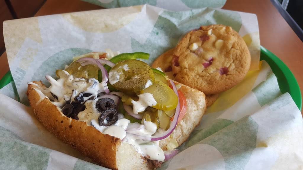 Restaurant SUBWAY 16201 | restaurant | 531 Rue Principale E, Sainte-Agathe-des-Monts, QC J8C 2Y3, Canada | 8193266543 OR +1 819-326-6543