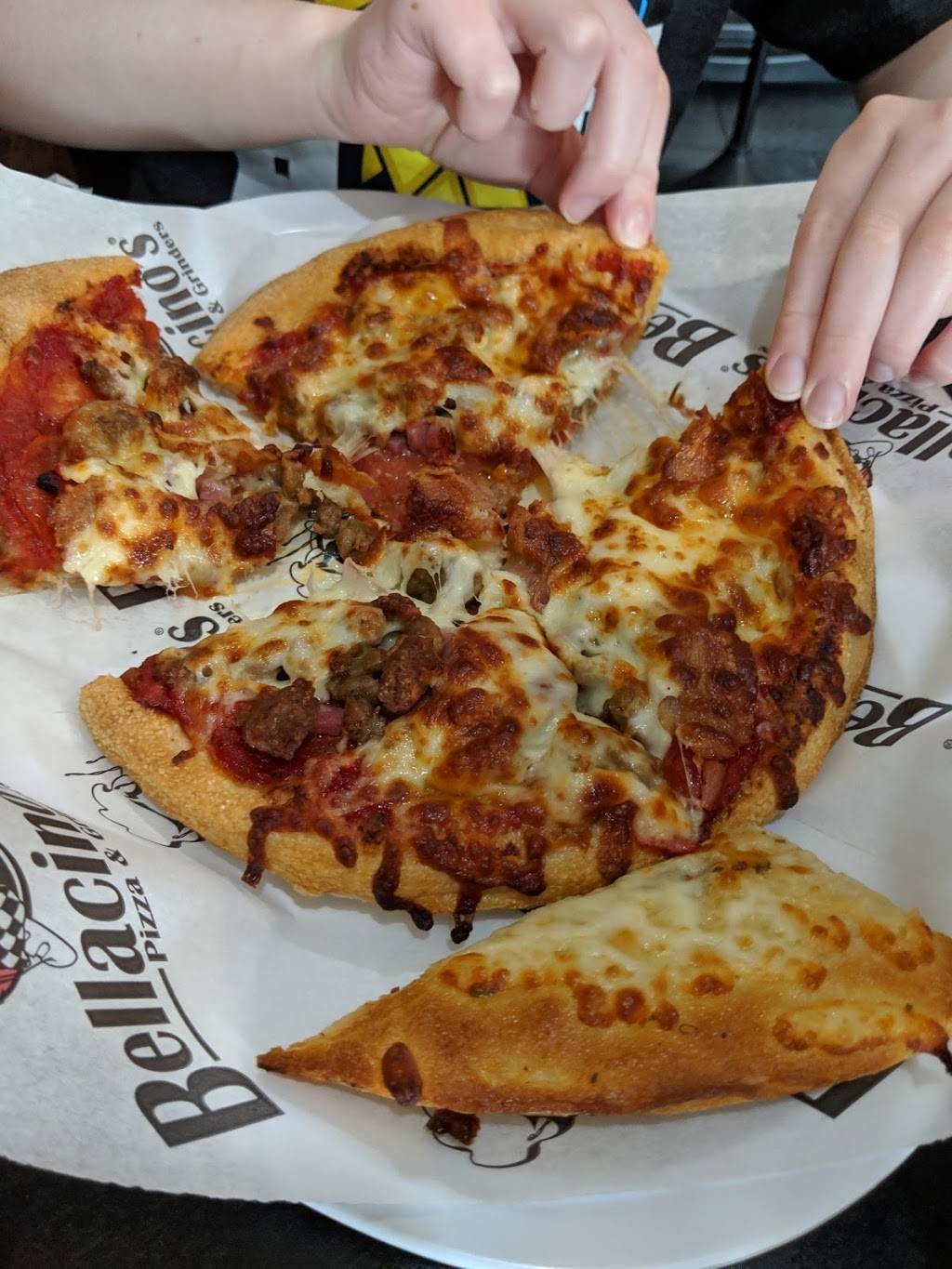 Bellacinos Pizza & Grinders | restaurant | 112 Bradford Blvd, Gordonsville, TN 38563, USA | 6156834000 OR +1 615-683-4000