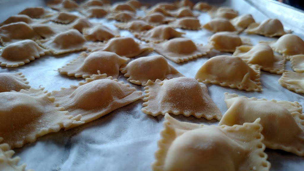 Munno Pizzeria & Bistro | restaurant | 4656 N Clark St, Chicago, IL 60640, USA | 7739427575 OR +1 773-942-7575