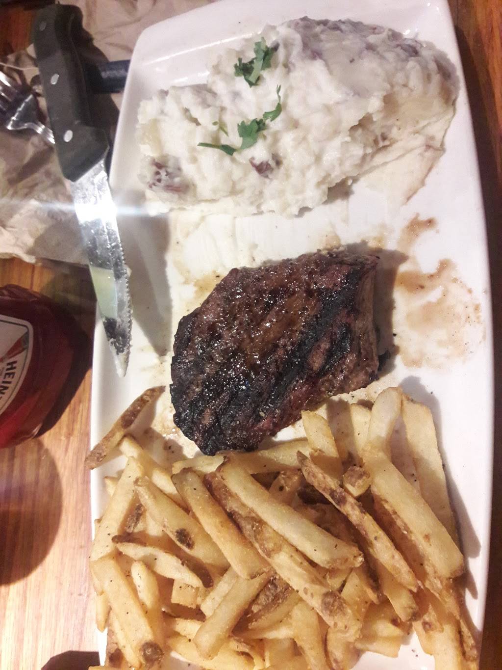 Applebees Grill + Bar | restaurant | 1635 4 Seasons Blvd, Hendersonville, NC 28792, USA | 8286923006 OR +1 828-692-3006