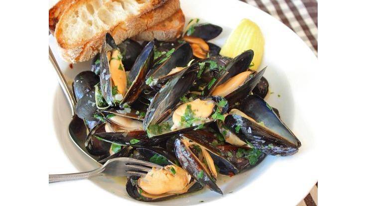 Zula Restaurant & Wine Bar | night club | 1400 Race St, Cincinnati, OH 45202, USA | 5137449852 OR +1 513-744-9852