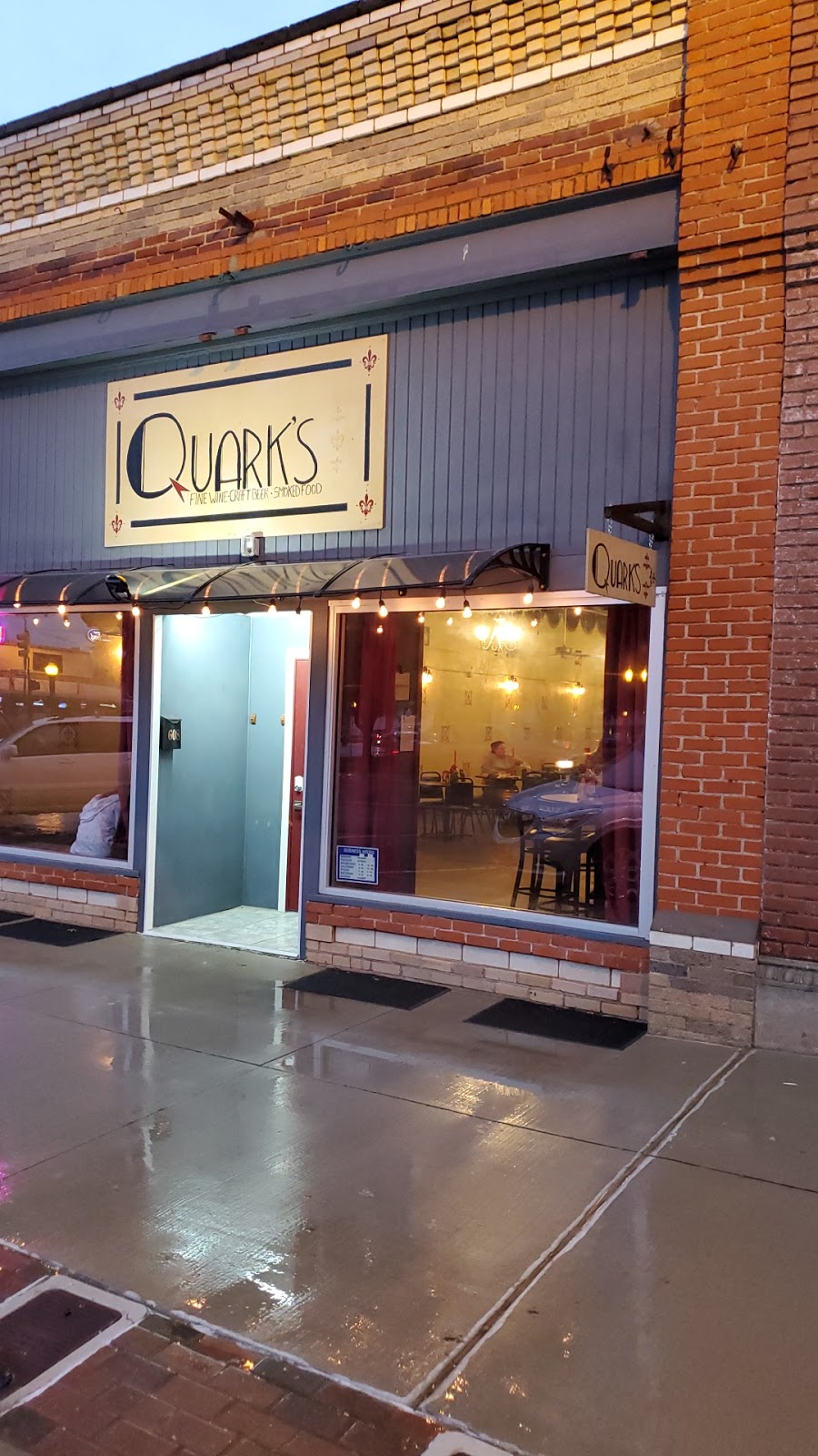 Quarks | restaurant | 608 Cedar St, Perry, OK 73077, USA | 5807107020 OR +1 580-710-7020