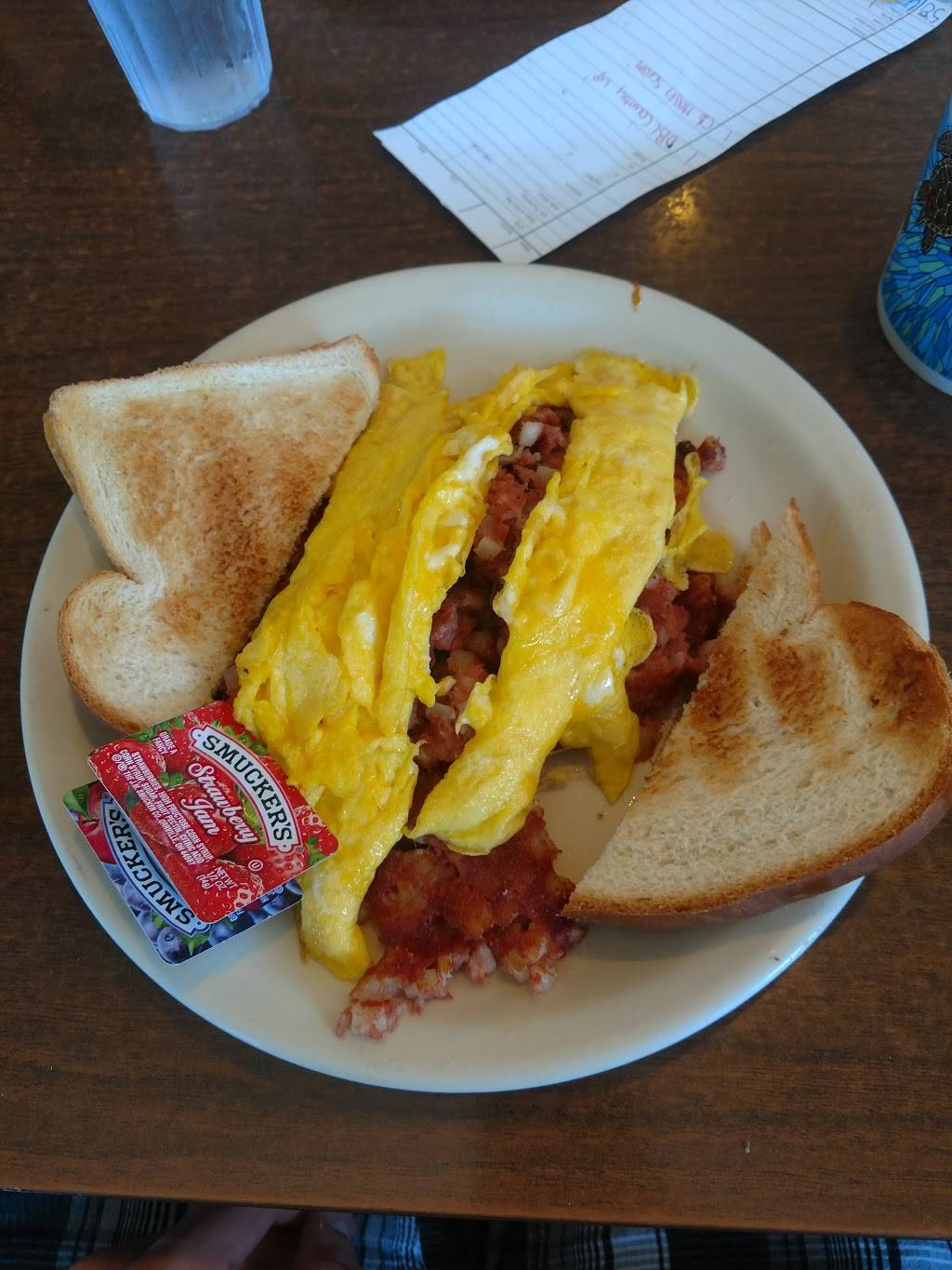 Mikes Place Family Restaurant | restaurant | 2402 Jackson St, Oshkosh, WI 54901, USA | 9204260684 OR +1 920-426-0684