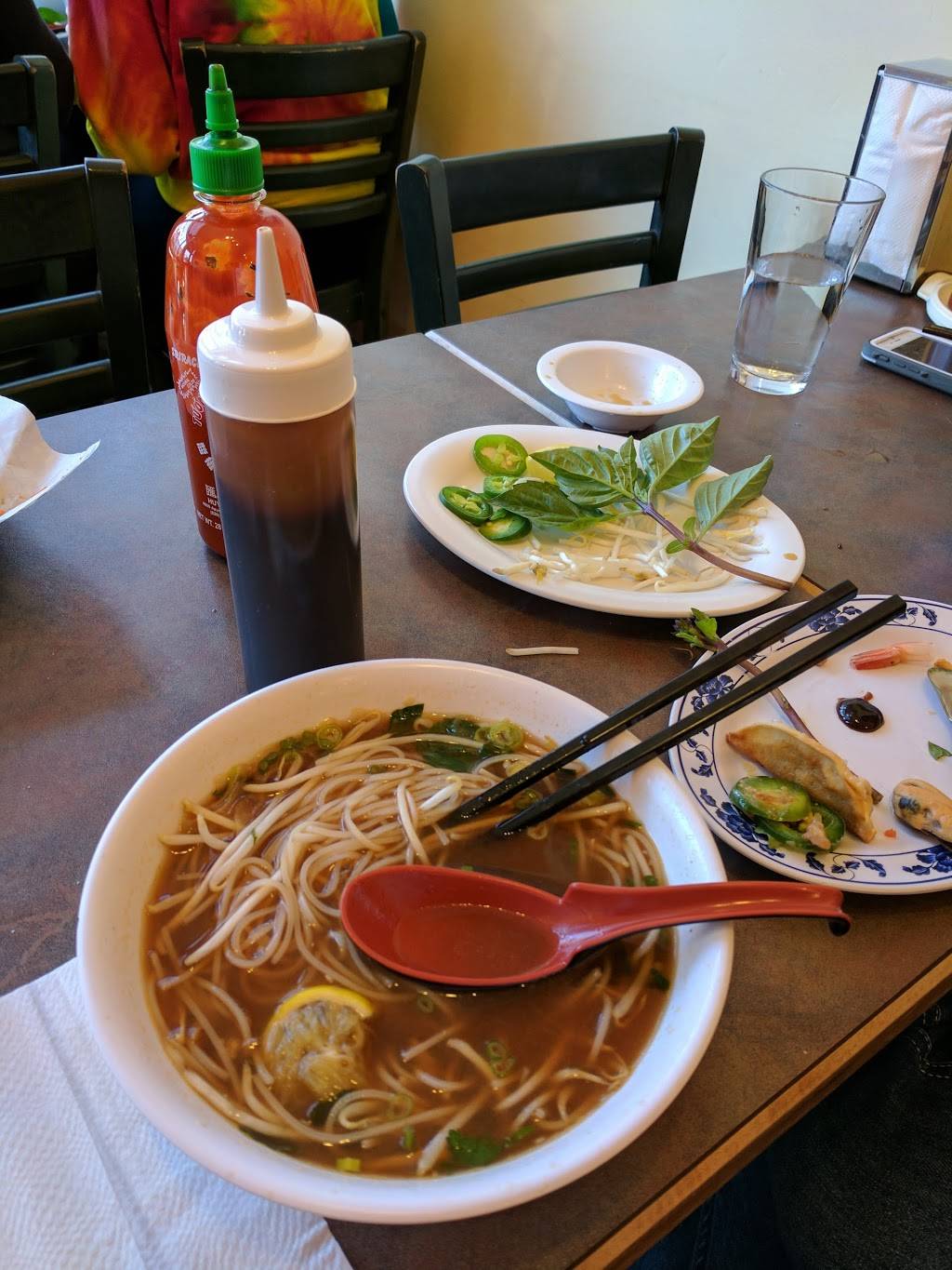 Luckys Pho | restaurant | 3414 Fremont Ave N, Seattle, WA 98103, USA | 2065475125 OR +1 206-547-5125
