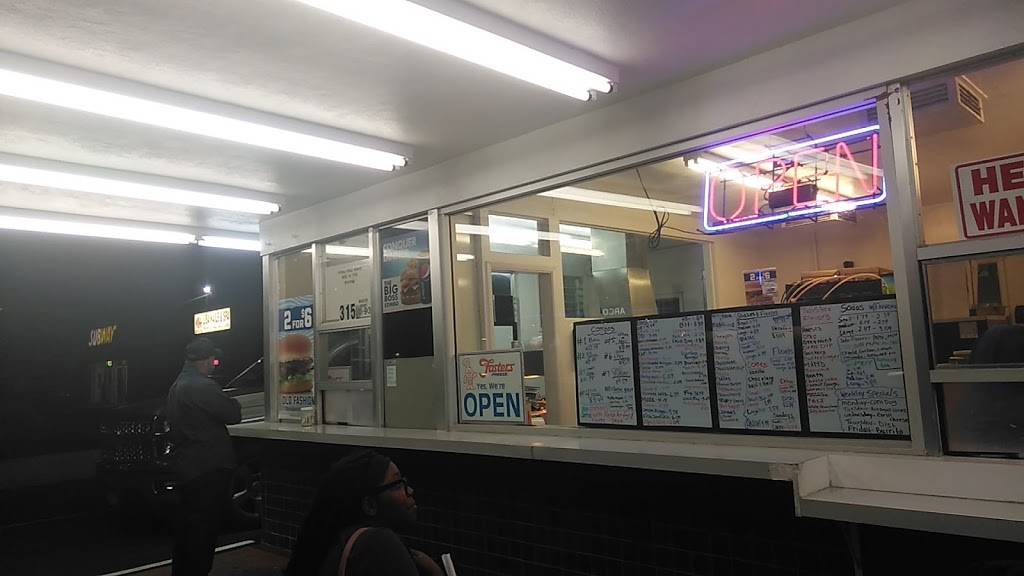 Fosters Freeze | restaurant | 315 N Ham Ln, Lodi, CA 95240, USA | 2093686398 OR +1 209-368-6398