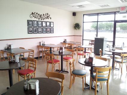 Famous Georges Cafe | restaurant | 3789 N Beach St Suite 201, Fort Worth, TX 76137, USA | 6826471586 OR +1 682-647-1586