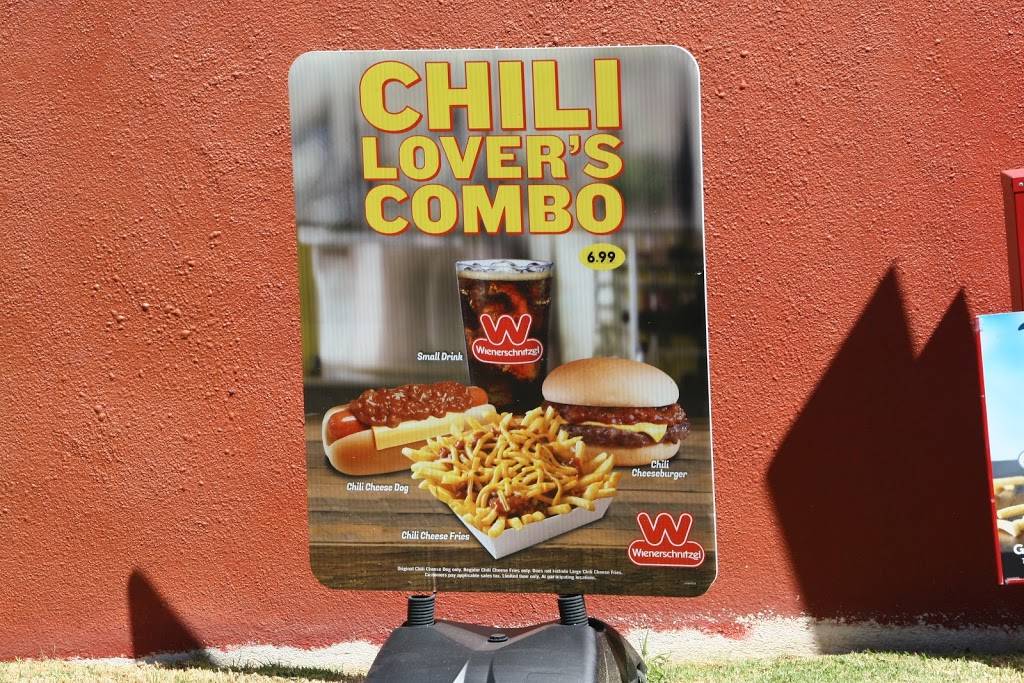 Wienerschnitzel | restaurant | 18900 Soledad Canyon Rd, Santa Clarita, CA 91350, USA | 6612527921 OR +1 661-252-7921