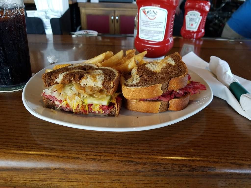 Carolina Ale House | restaurant | 400 Conservation Rd, Garner, NC 27529, USA | 9197722646 OR +1 919-772-2646