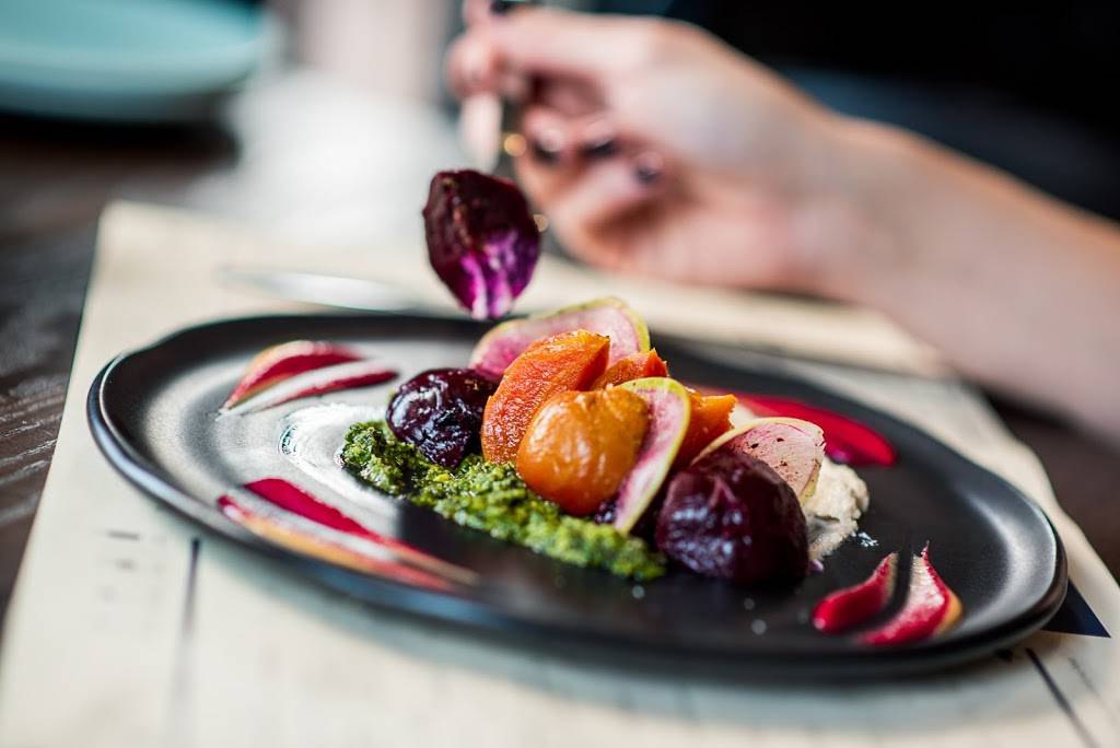 Copper Vine | restaurant | 1001 Poydras St, New Orleans, LA 70112, USA | 5042089535 OR +1 504-208-9535