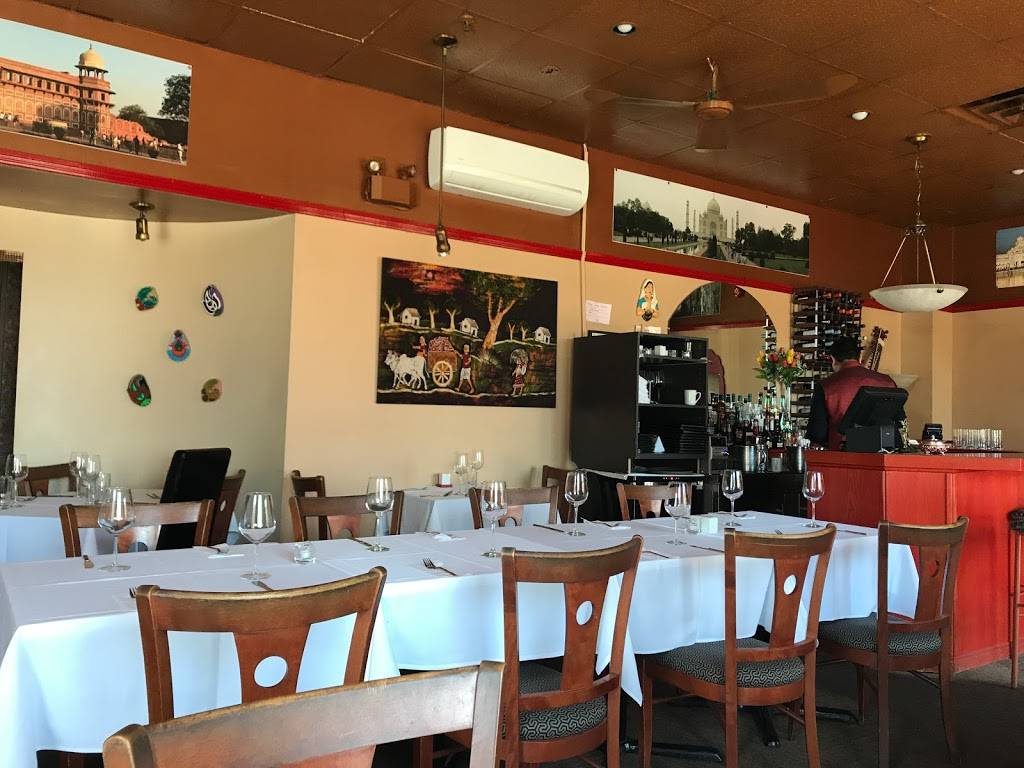 Restaurant Le Sitar | restaurant | 120 Rue Richelieu, Saint-Jean-sur-Richelieu, QC J3B 6X4, Canada | 4507417311 OR +1 450-741-7311