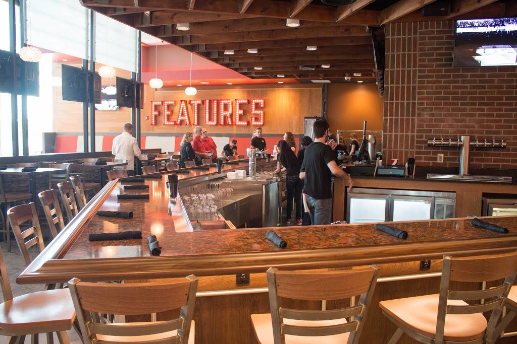 Features Gastropub | restaurant | 9390 Theater Drive, Gibsonton, FL 33534, USA | 8132958469 OR +1 813-295-8469