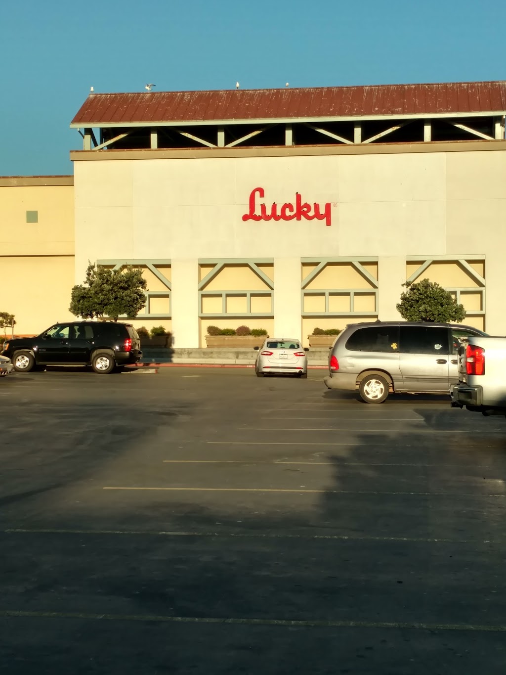 Lucky | meal delivery | 2000 California Ave, Sand City, CA 93955, USA | 8313931200 OR +1 831-393-1200