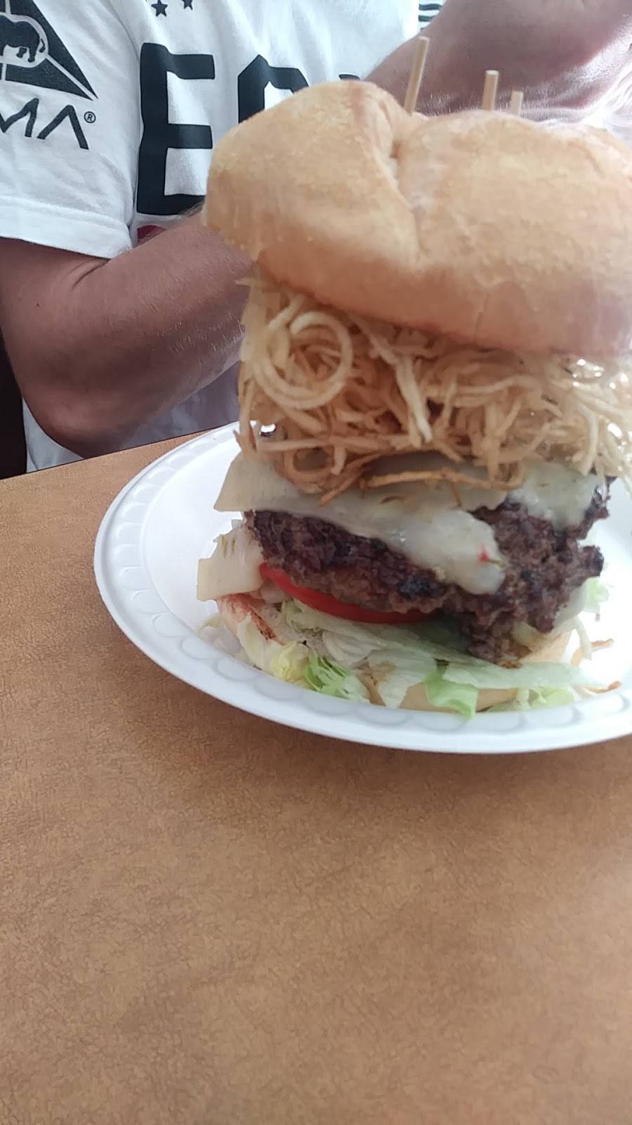 Chefs Dog House | restaurant | 337 Willard Ave, Newington, CT 06111, USA | 8606673700 OR +1 860-667-3700