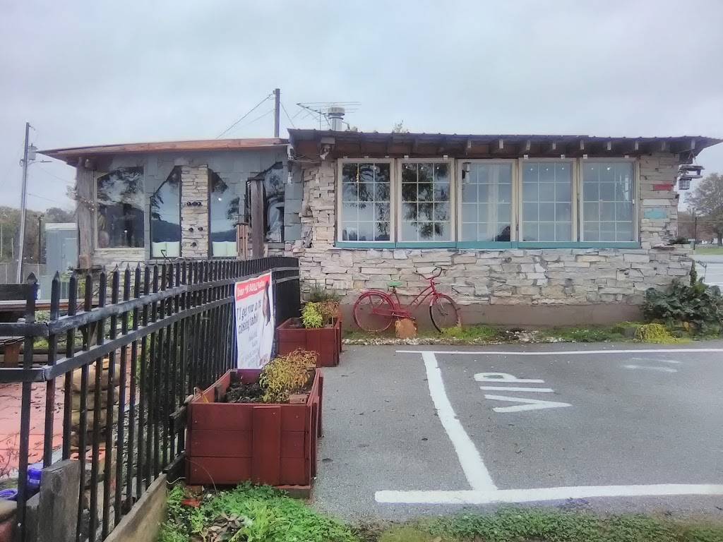 Caramella Riverside Bistro | restaurant | 337 W Race St, Kingston, TN 37763, USA | 8657713401 OR +1 865-771-3401