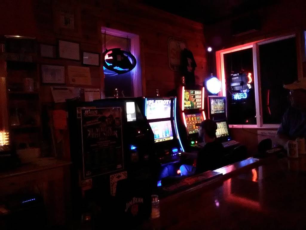 Pudocks Hideout - Bar & Grill | restaurant | 207 E Main St, Thayer, IL 62689, USA | 2179652273 OR +1 217-965-2273