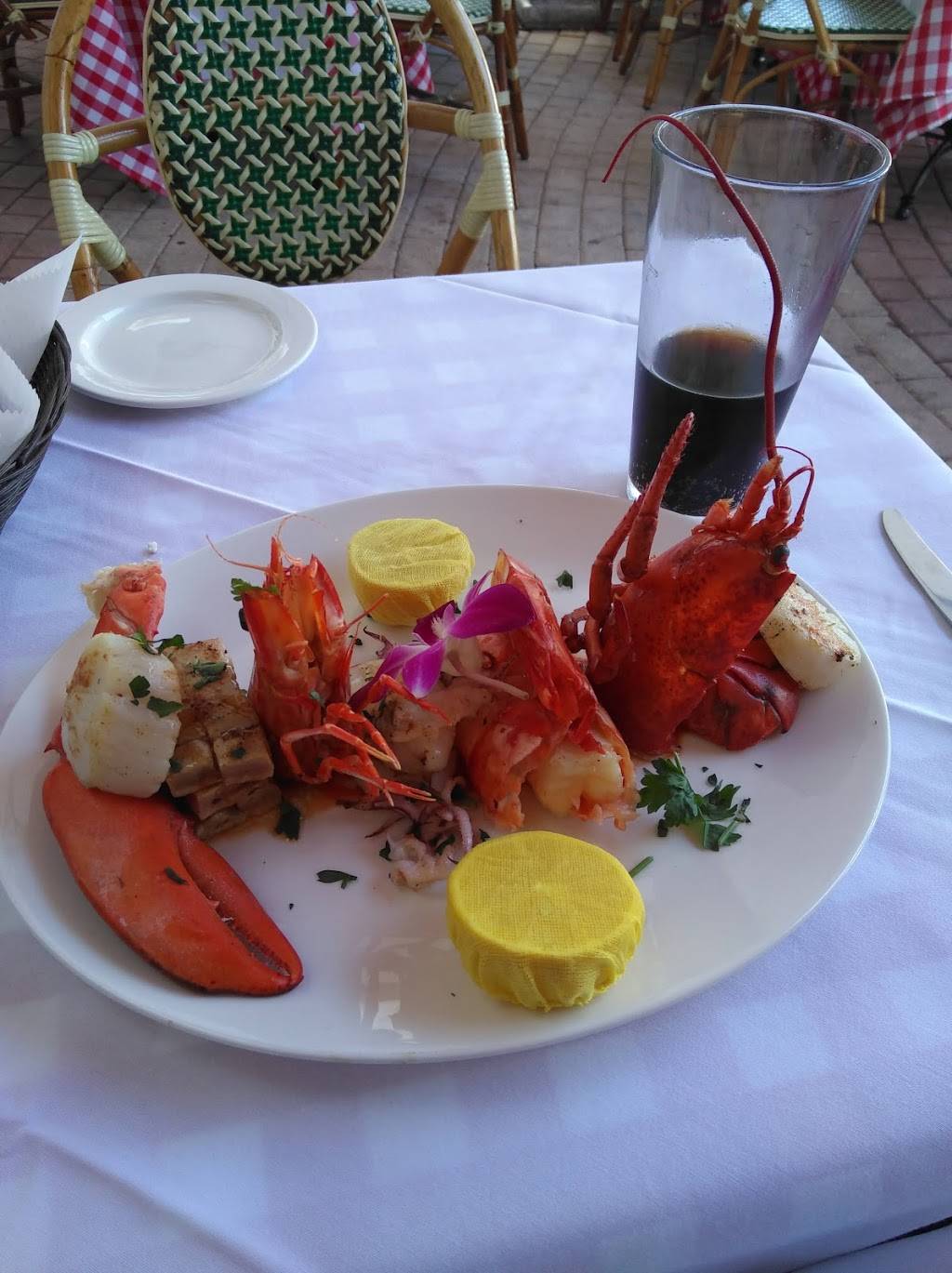 Colosseum Cafe | restaurant | 510 Ocean Dr, Miami Beach, FL 33139, USA | 3057638344 OR +1 305-763-8344