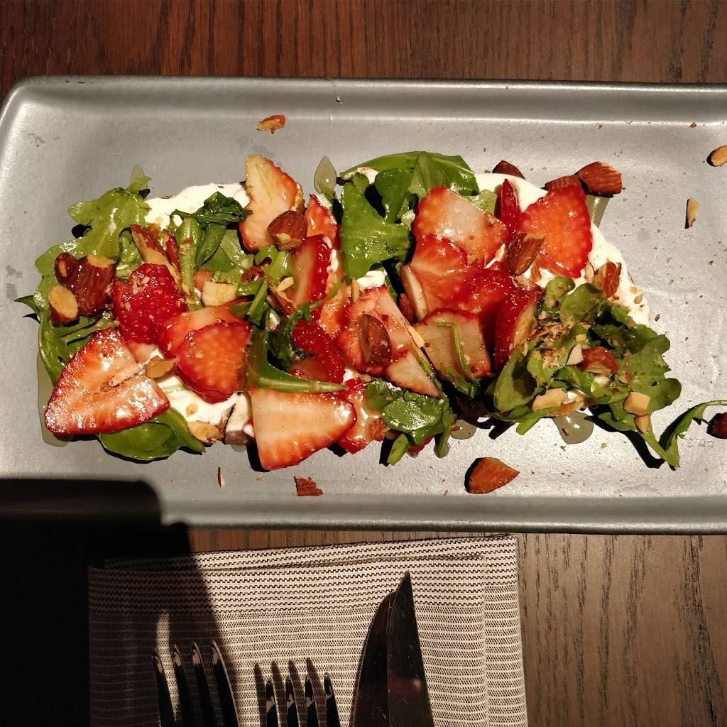 Stella Van Buren | restaurant | 550 N Van Buren St, Milwaukee, WI 53202, USA | 4148475622 OR +1 414-847-5622