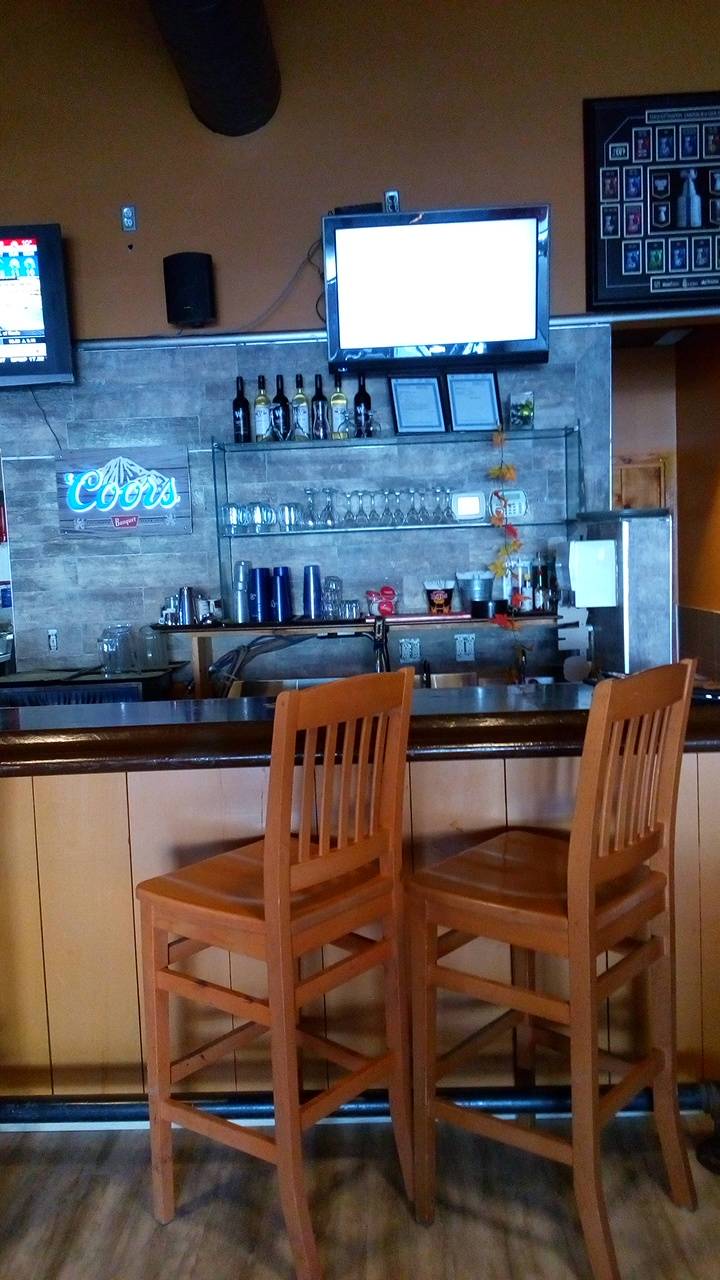 Wild Wing | restaurant | 17205 Leslie St #4, Newmarket, ON L3Y 8E4, Canada | 9058366400 OR +1 905-836-6400