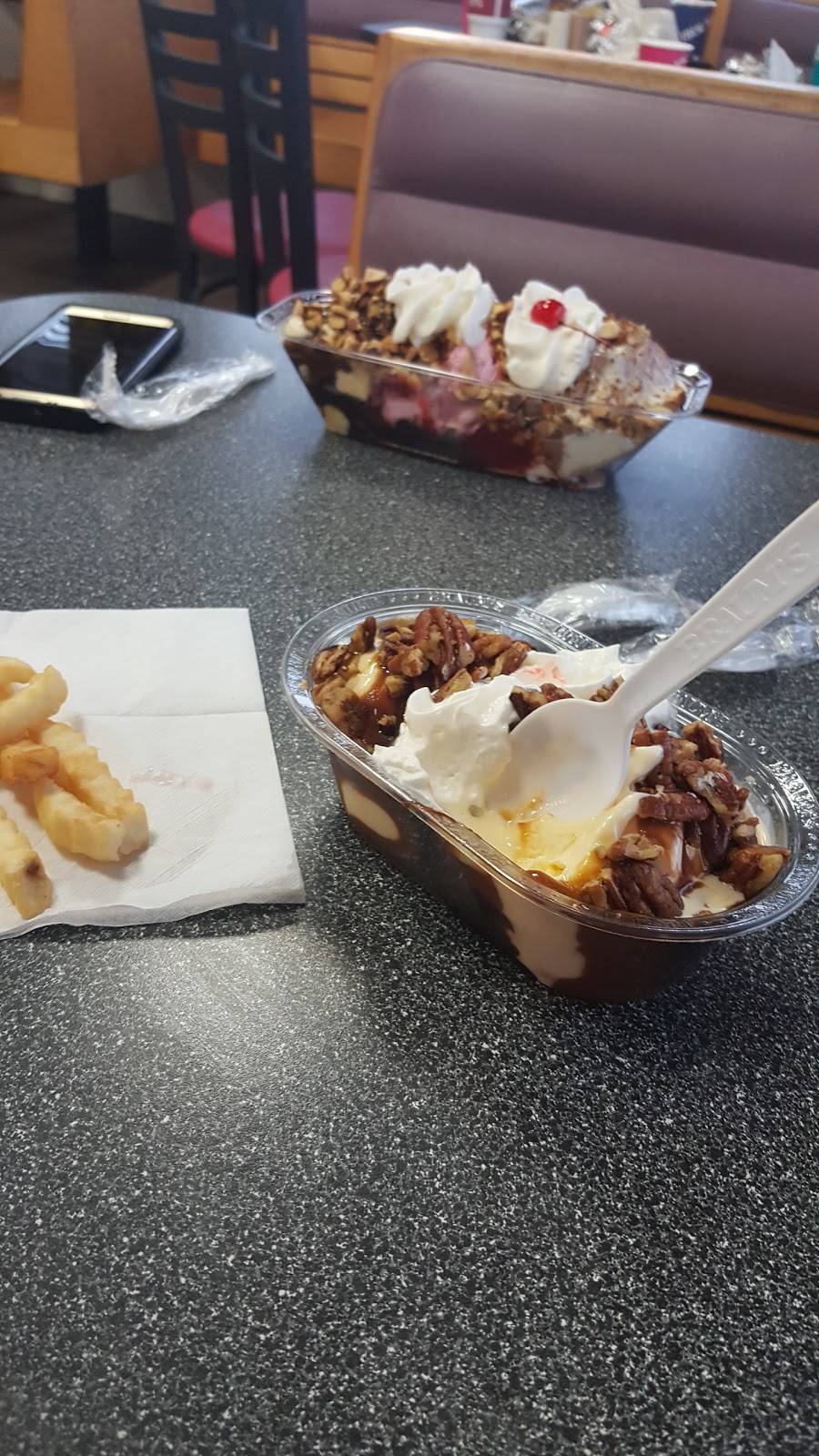 Braums Ice Cream & Burger Restaurant | restaurant | 500 E Hwy #303, Grand Prairie, TX 75051, USA | 9722639709 OR +1 972-263-9709