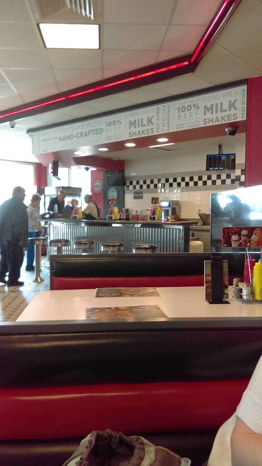 Steak n Shake | restaurant | 11040 Pendleton Pike, Indianapolis, IN 46236, USA | 3178237380 OR +1 317-823-7380