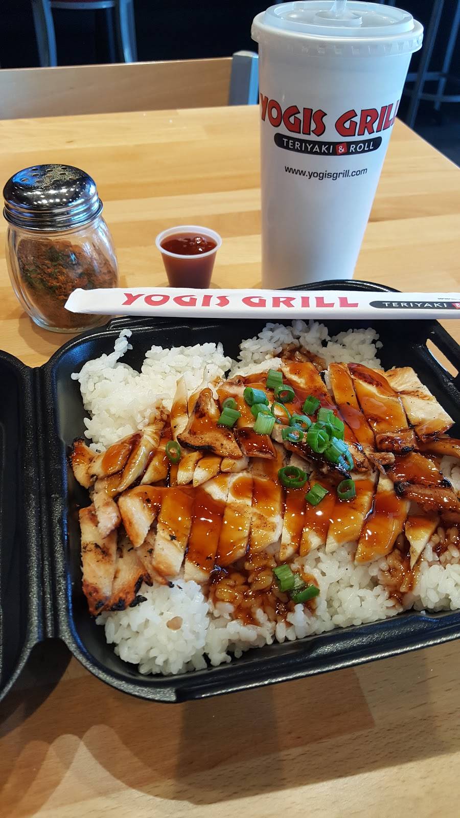 Yogis Grill | restaurant | 75 East Rivulon Boulevard #108, Gilbert, AZ 85297, USA | 4807221169 OR +1 480-722-1169