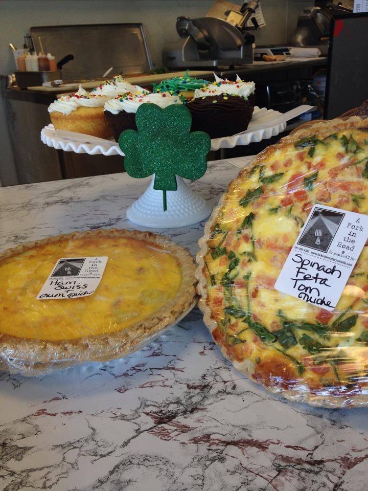 A Fork In The Road | restaurant | 6 Union St, Hanson, MA 02341, USA | 7812934300 OR +1 781-293-4300