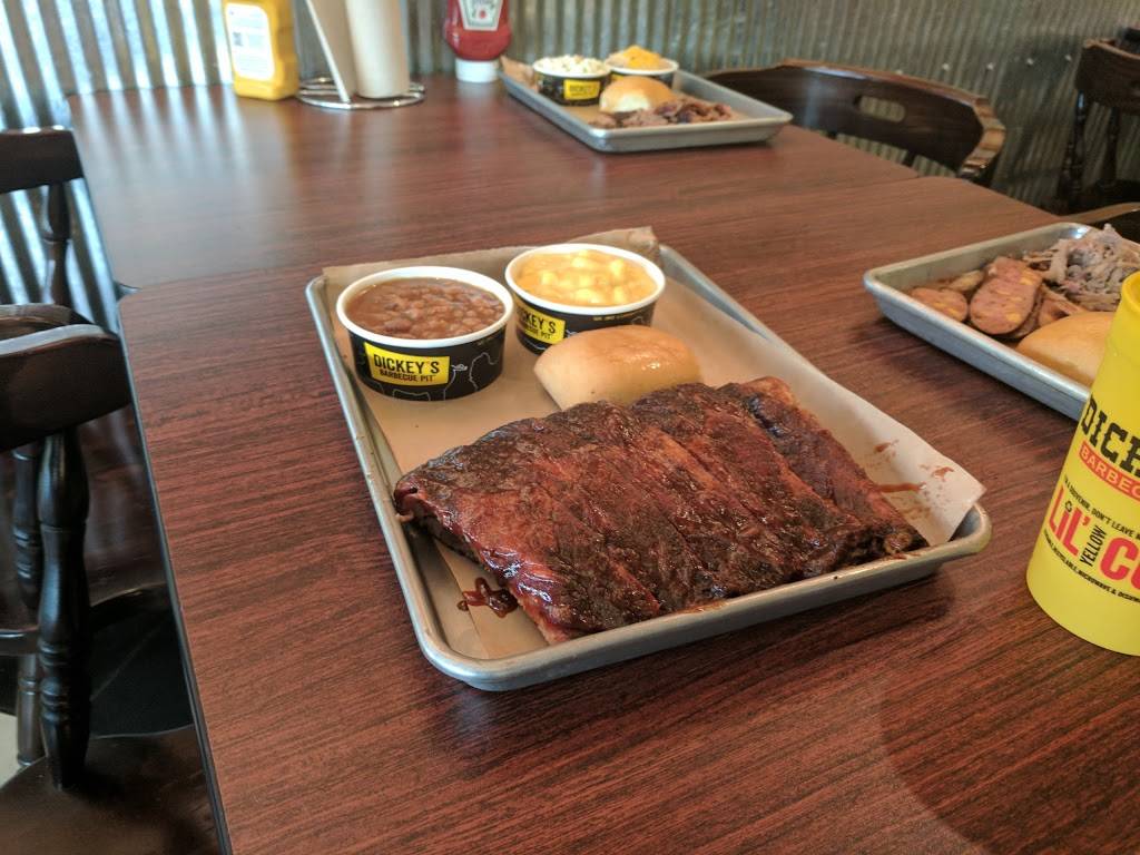Dickeys Barbecue Pit | restaurant | 311 E Clairemont Ave, Eau Claire, WI 54701, USA | 7158309790 OR +1 715-830-9790