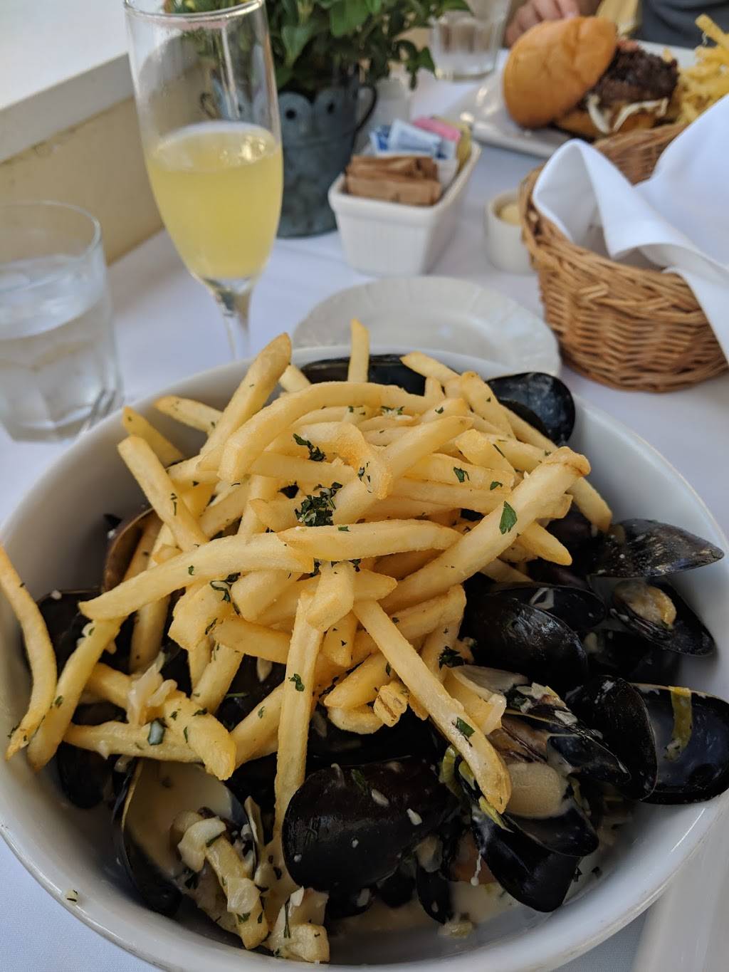 Stella Mares | restaurant | 50 Los Patos Way, Santa Barbara, CA 93108, USA | 8059696705 OR +1 805-969-6705