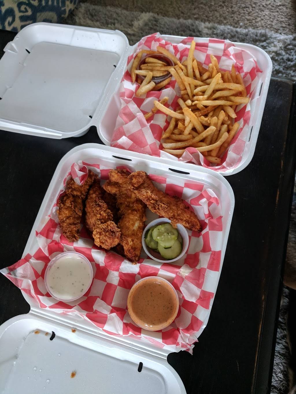 Cluck Chicken at The Dive Inn | restaurant | 1380 S Broadway, Denver, CO 80210, USA | 7203793131 OR +1 720-379-3131