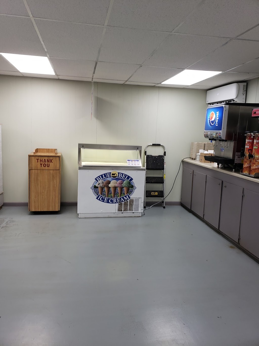 Madden Country Store LLC - Blueline BBQ & Seafood | restaurant | 12454 MS-488, Carthage, MS 39051, USA | 6016542016 OR +1 601-654-2016