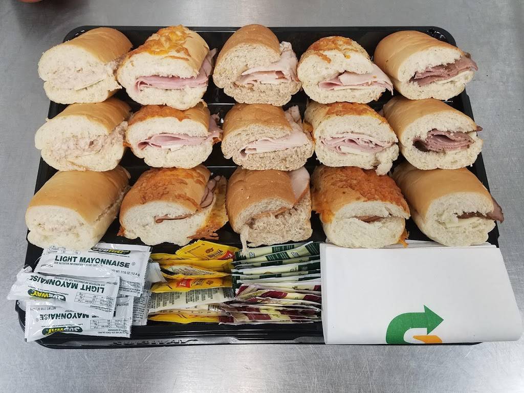 Subway Restaurants | restaurant | 2505 N Oak Dr, Plymouth, IN 46563, USA | 5749362786 OR +1 574-936-2786