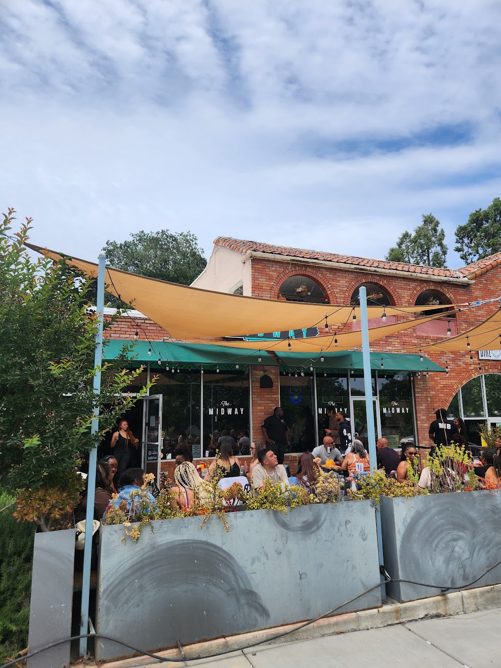 The Midway Bar And Grill | restaurant | 330 3rd St, West Sacramento, CA 95605, USA | 9169429572 OR +1 916-942-9572