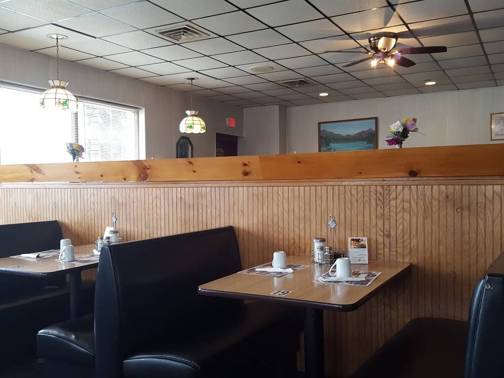 Superior Family Restaurant Dinos | restaurant | 1210 Superior Ave, Tomah, WI 54660, USA | 6083726055 OR +1 608-372-6055