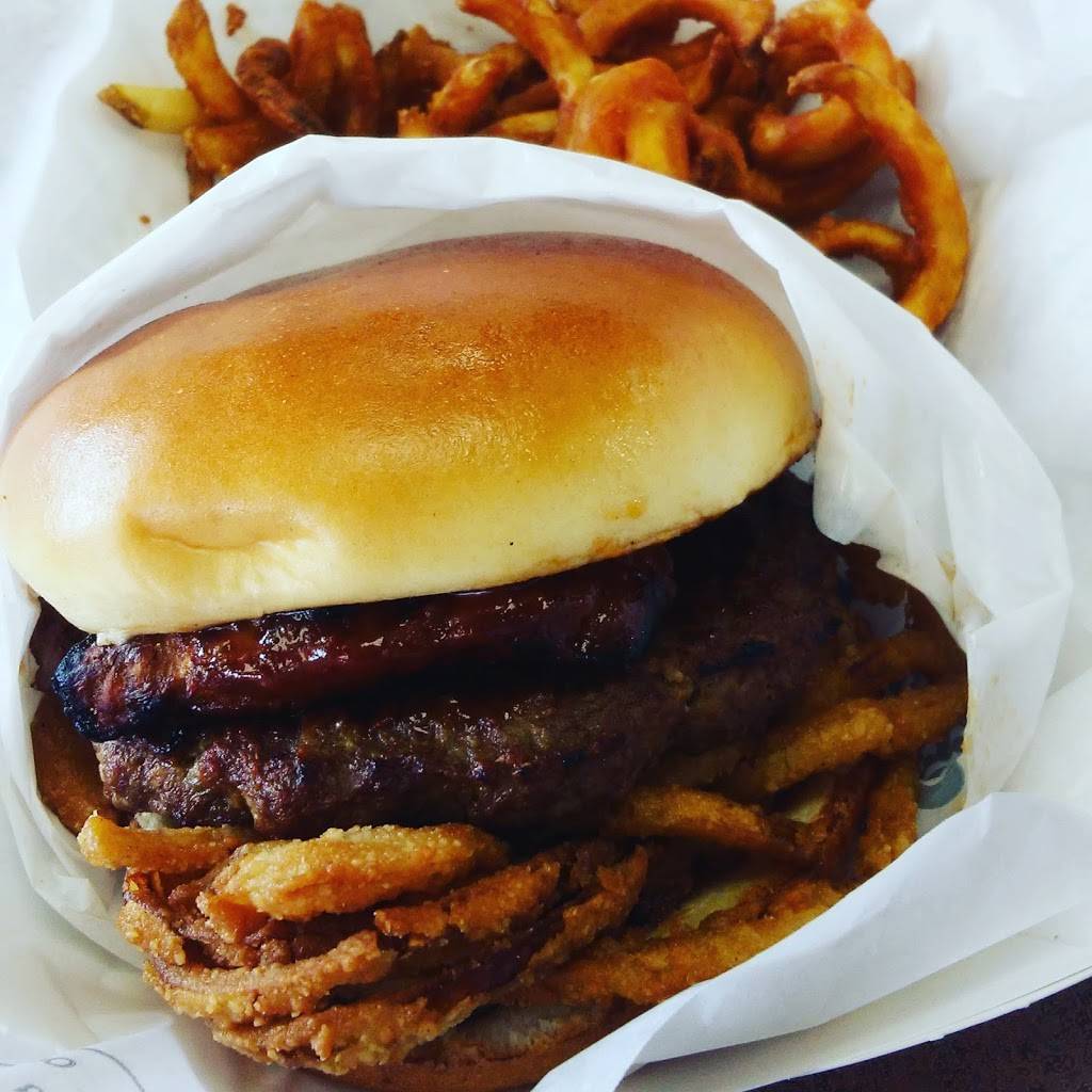 Hardees | restaurant | 2328 Humes Rd, Janesville, WI 53545, USA | 6087571557 OR +1 608-757-1557