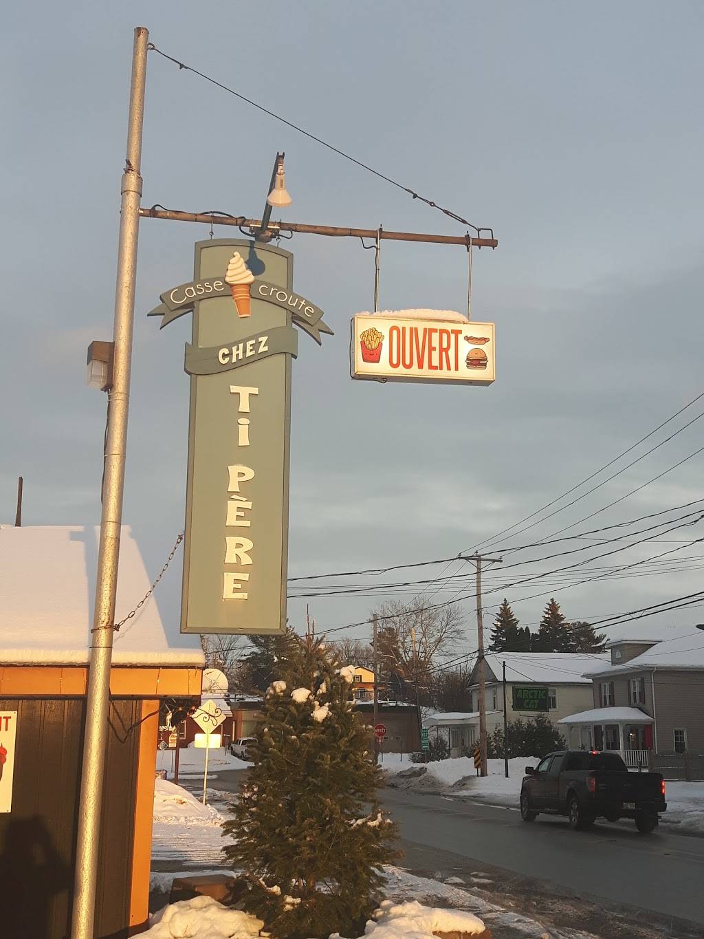 Restaurant Chez Ti-Père | restaurant | 402 Rue des Oblats, Maniwaki, QC J9E 1G7, Canada | 8194494219 OR +1 819-449-4219