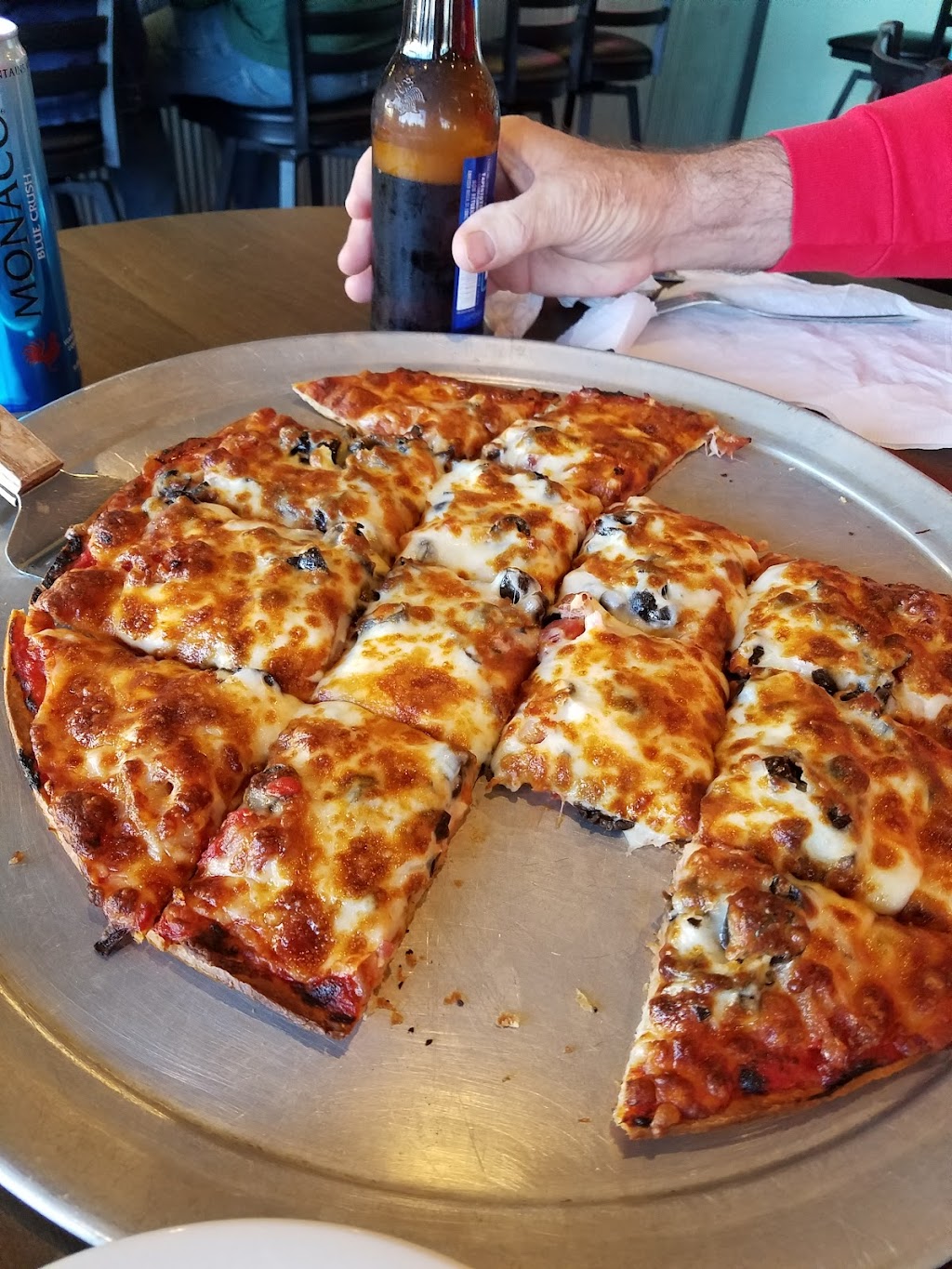 The Nauti Pirate Bar & Grill | restaurant | 1165 N Business Rte 5, Camdenton, MO 65020, USA | 5733179565 OR +1 573-317-9565