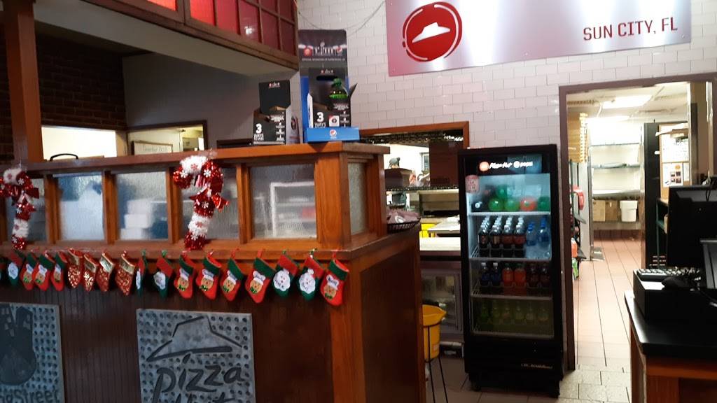 Pizza Hut | restaurant | 712 Cypress Village Blvd, Sun City Center, FL 33573, USA | 8136336211 OR +1 813-633-6211